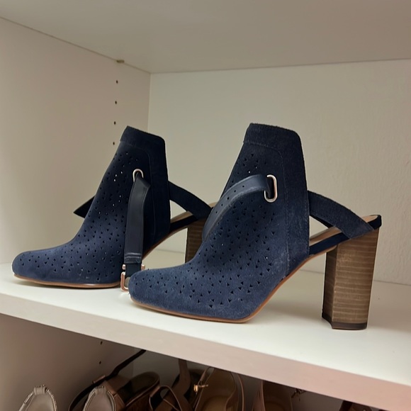 Crown and Ivy Booties - Picture 2 of 7